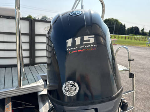 2017 Crest II 230 SLC