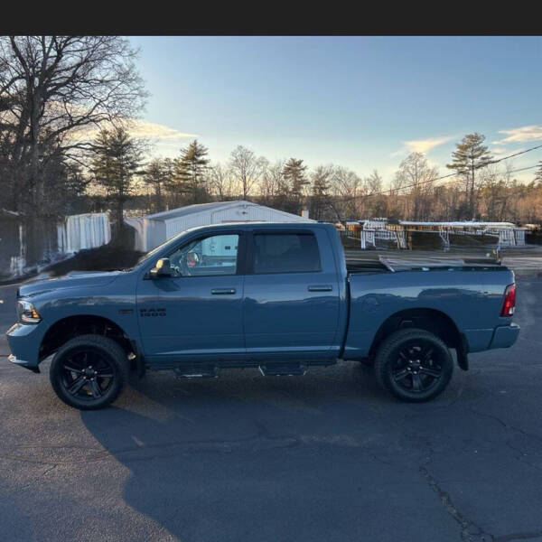 2015 RAM Ram 1500 Pickup Sport photo 3