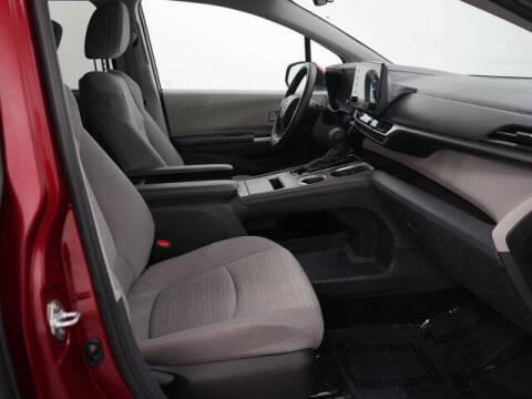 2024 Toyota Sienna LE 8-Passenger