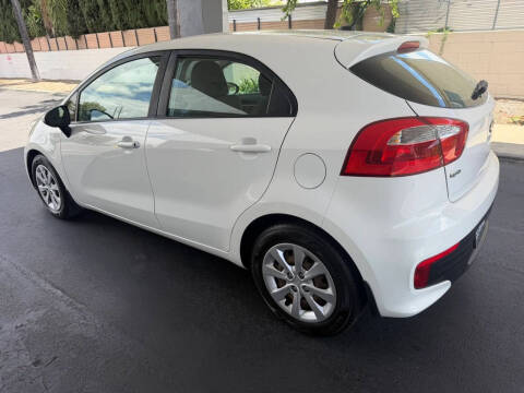 2017 Kia Rio 5-Door LX