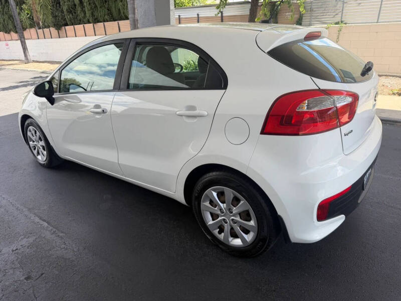 2017 Kia Rio 5-Door LX
