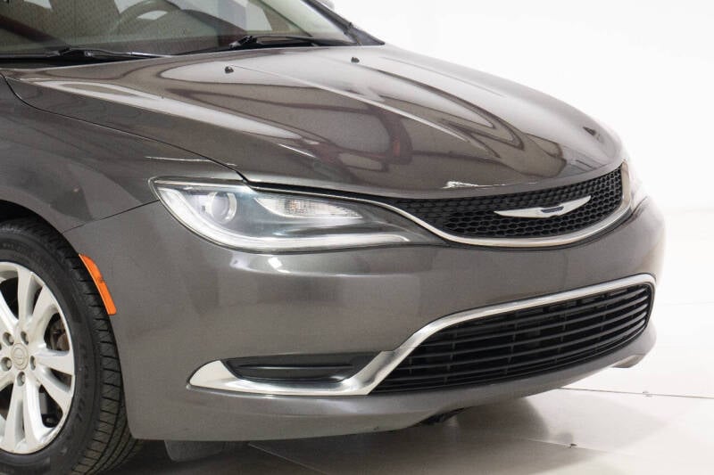 2015 Chrysler 200 Limited photo 10