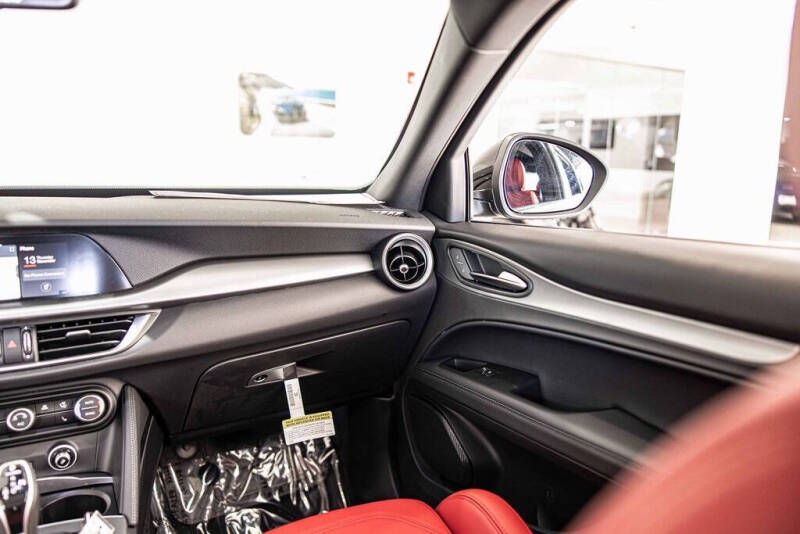 2025 Alfa Romeo Stelvio