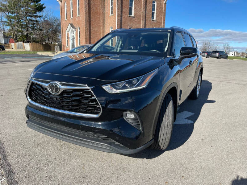 Used 2021 Toyota Highlander Limited with VIN 5TDDZRBH4MS525130 for sale in Etna, OH