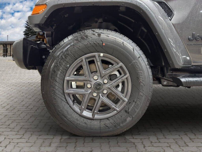 2025 Jeep Gladiator Sport