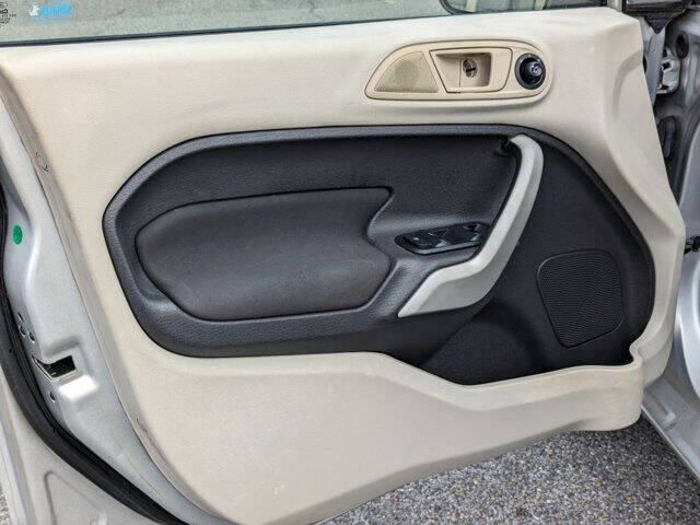 2013 Ford Fiesta SE