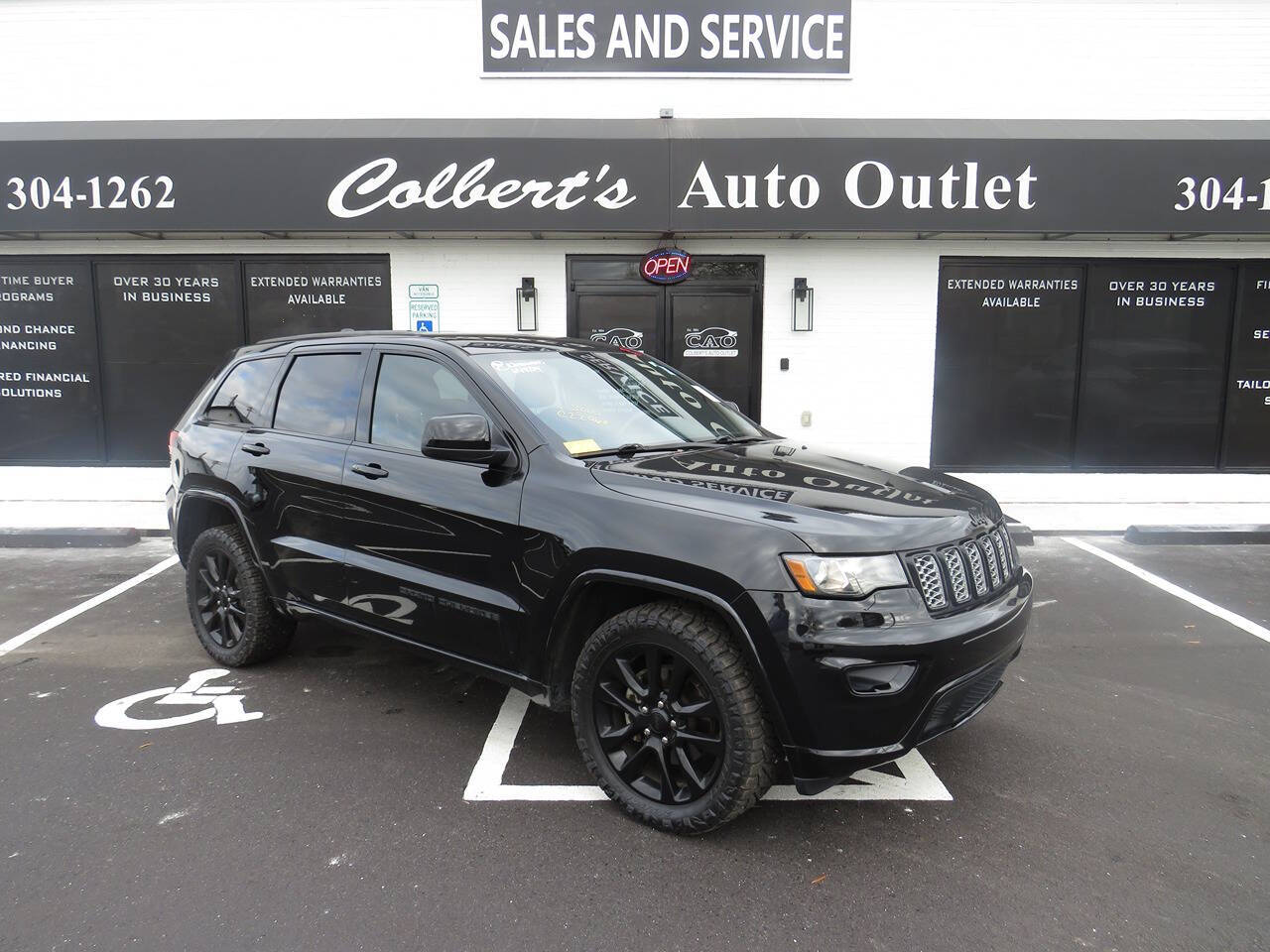 2017 Jeep Grand Cherokee for sale at Colbert's Auto Outlet in Hickory, NC