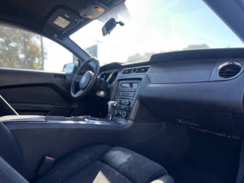 2012 Ford Mustang V6