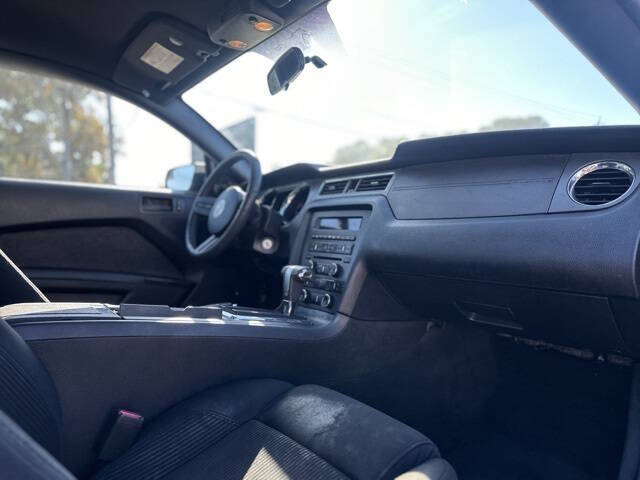 2012 Ford Mustang V6