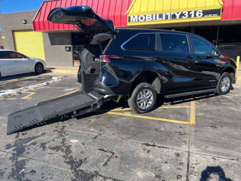 2025 Toyota Sienna LE 8-Passenger