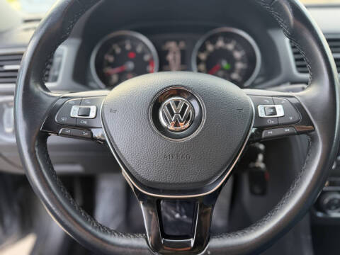 2017 Volkswagen Passat 1.8T R-Line