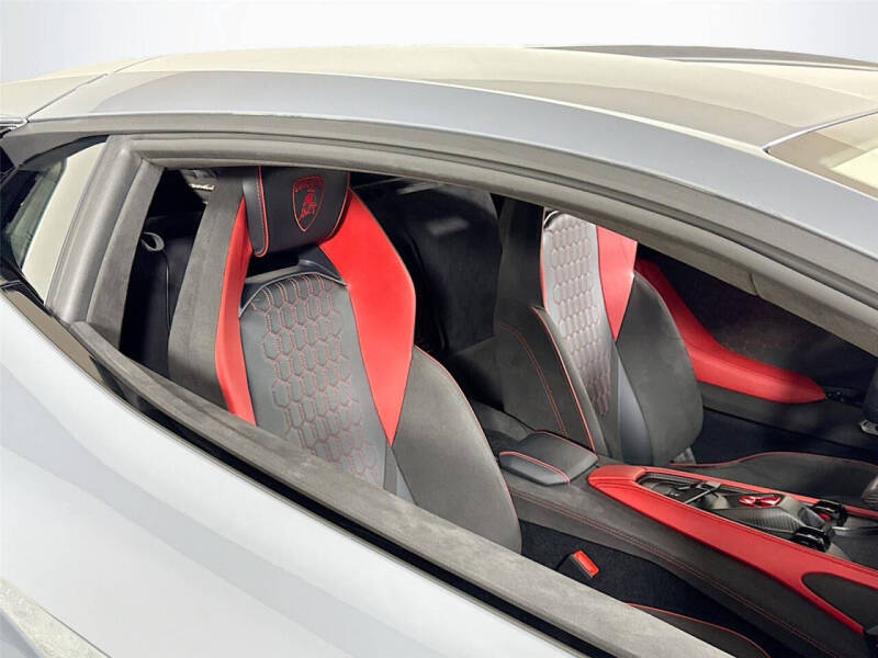 2024 Lamborghini Revuelto