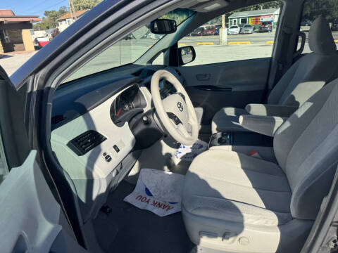 2011 Toyota Sienna LE 8-Passenger
