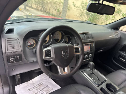 2013 Dodge Challenger SXT Plus