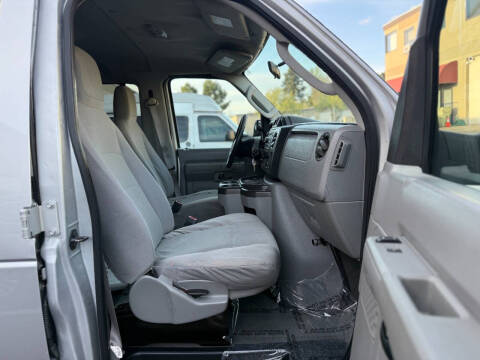 2011 Ford E-Series E-350 SD XLT