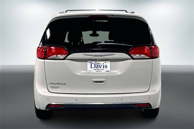 2017 Chrysler Pacifica Touring-L