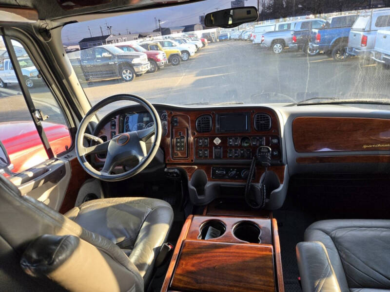 2005 Freightliner M2 106
