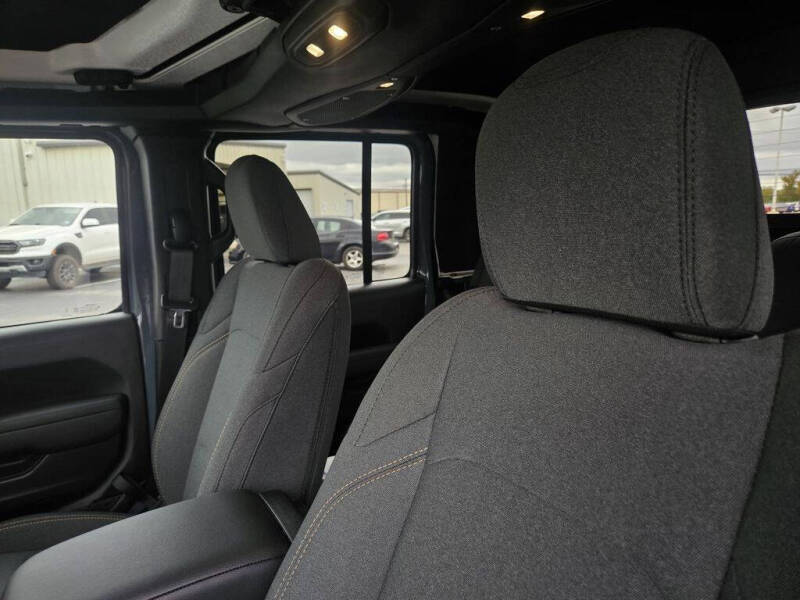 2025 Jeep Gladiator Sport