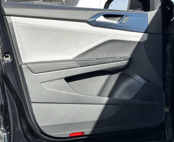 2024 Volkswagen Taos SE 4Motion