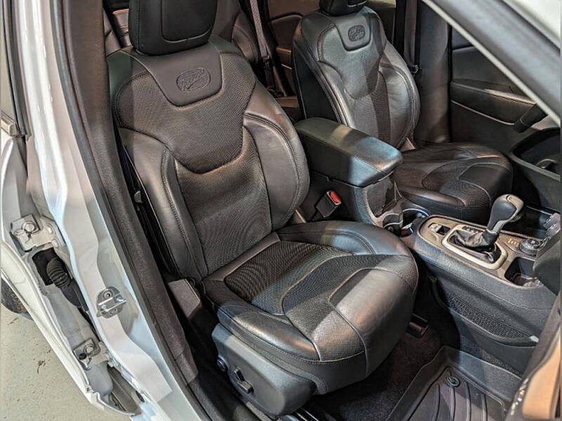 2017 Jeep Cherokee Overland