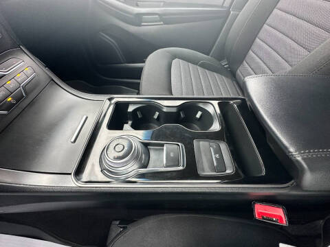 2020 Ford Edge SE
