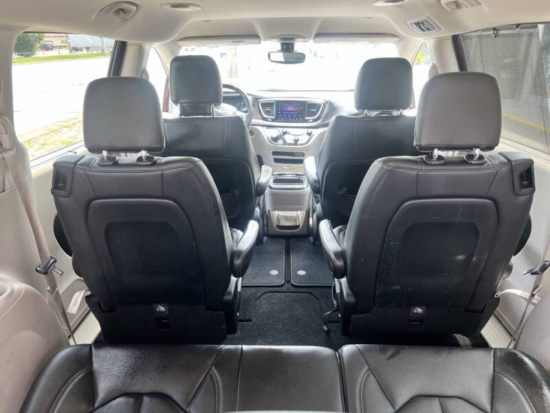 2017 Chrysler Pacifica Touring-L
