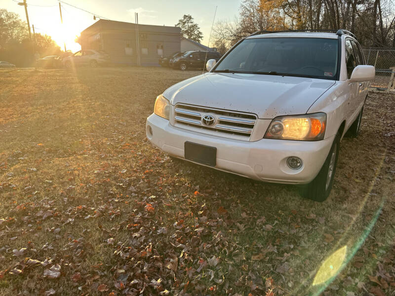 2006 Toyota Highlander for sale at IDEAL MOTORS in Danville VA