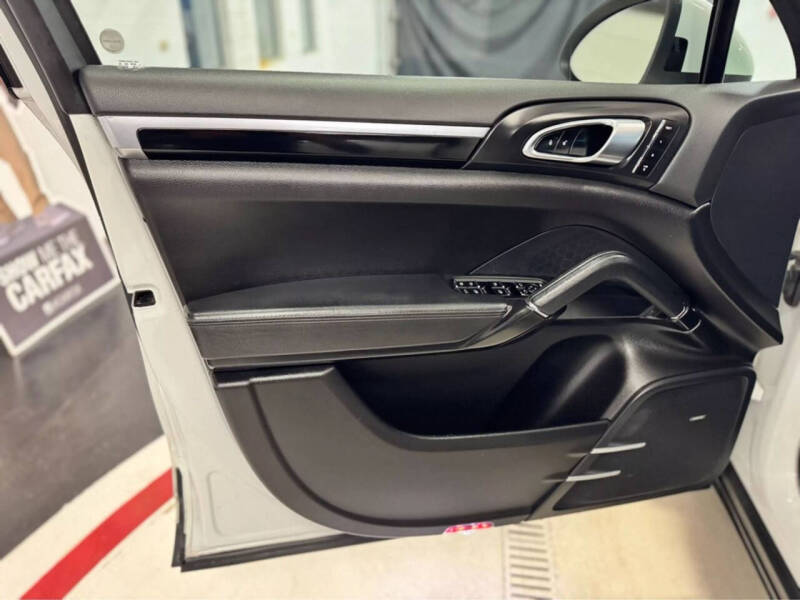 2014 Porsche Cayenne Platinum