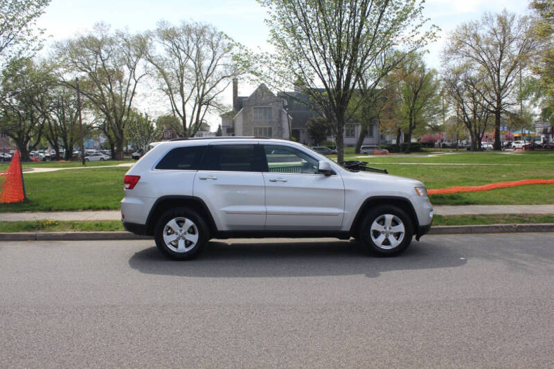 2011 Jeep Grand Cherokee Laredo 4WD's photo