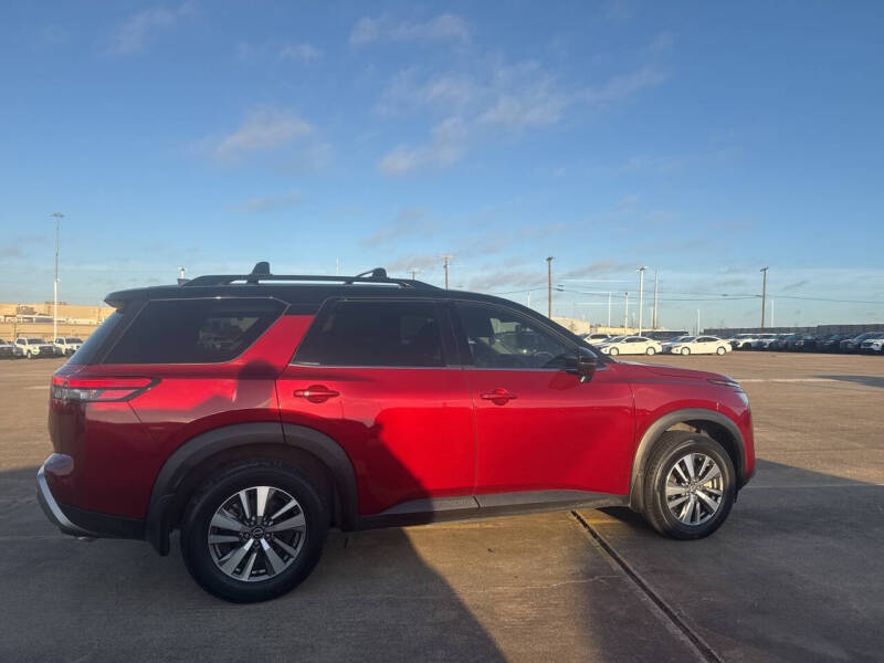 2022 Nissan Pathfinder SL