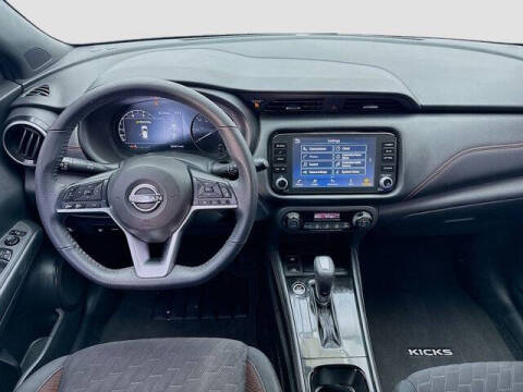 2022 Nissan Kicks SR