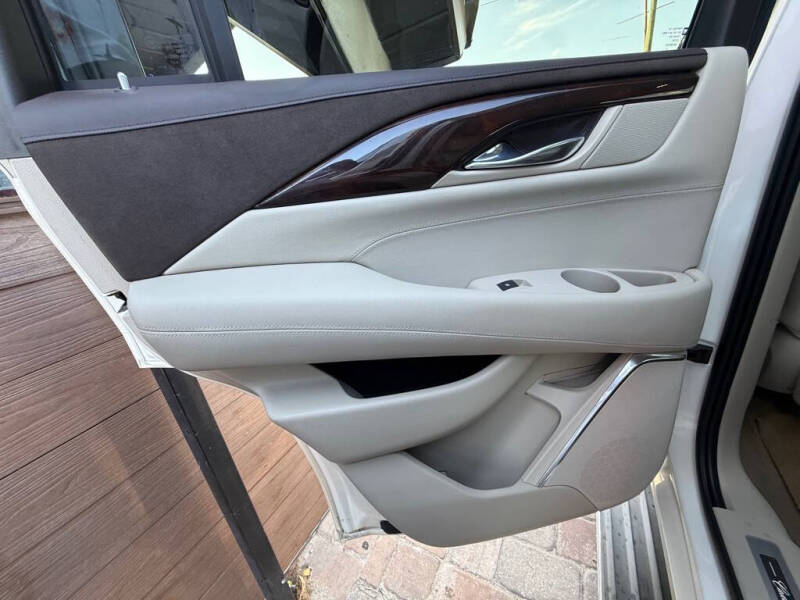 2015 Cadillac Escalade Luxury