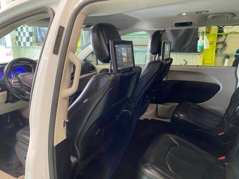 2017 Chrysler Pacifica Touring-L Plus