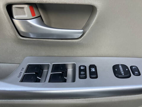 2014 Toyota Prius v Five