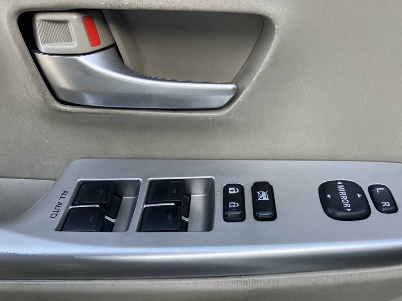 2014 Toyota Prius v Five