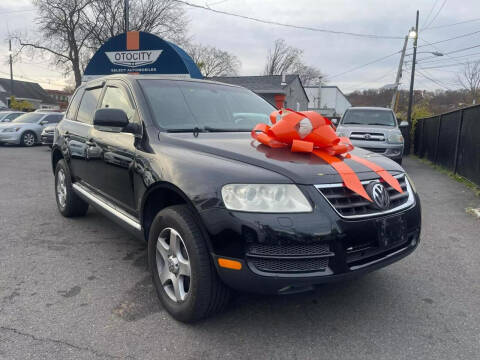 2005 Volkswagen Touareg for sale at OTOCITY in Totowa NJ