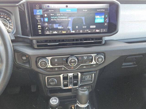 2025 Jeep Gladiator NightHawk