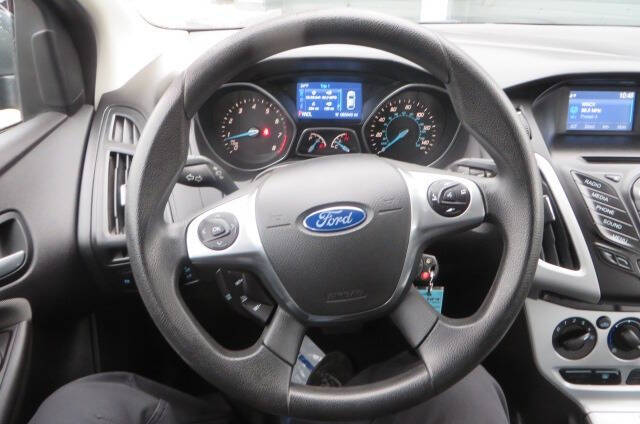 2014 Ford Focus SE photo 46