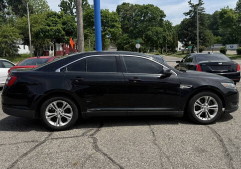 2016 Ford Taurus SE