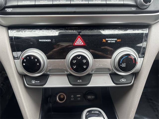 2019 Hyundai Elantra SE