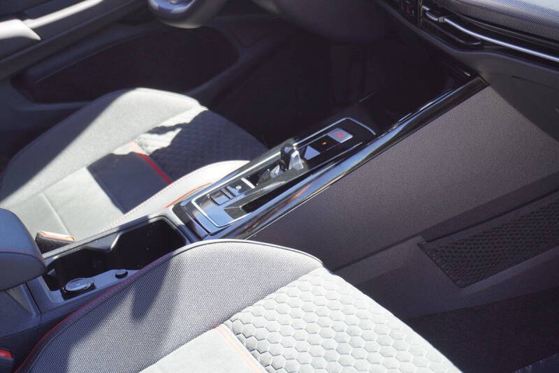 2025 Volkswagen Golf GTI SE