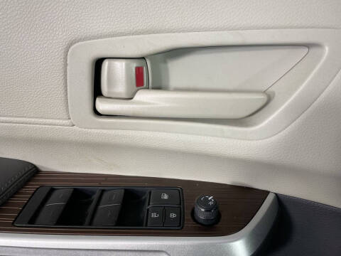 2023 Toyota Sienna LE 8-Passenger