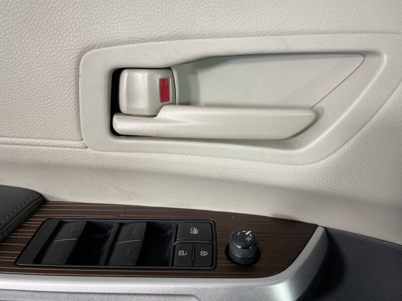 2023 Toyota Sienna LE 8-Passenger