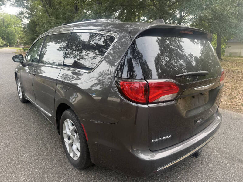 2017 Chrysler Pacifica Touring-L Plus
