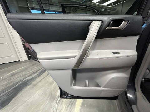 2011 Toyota Highlander SE