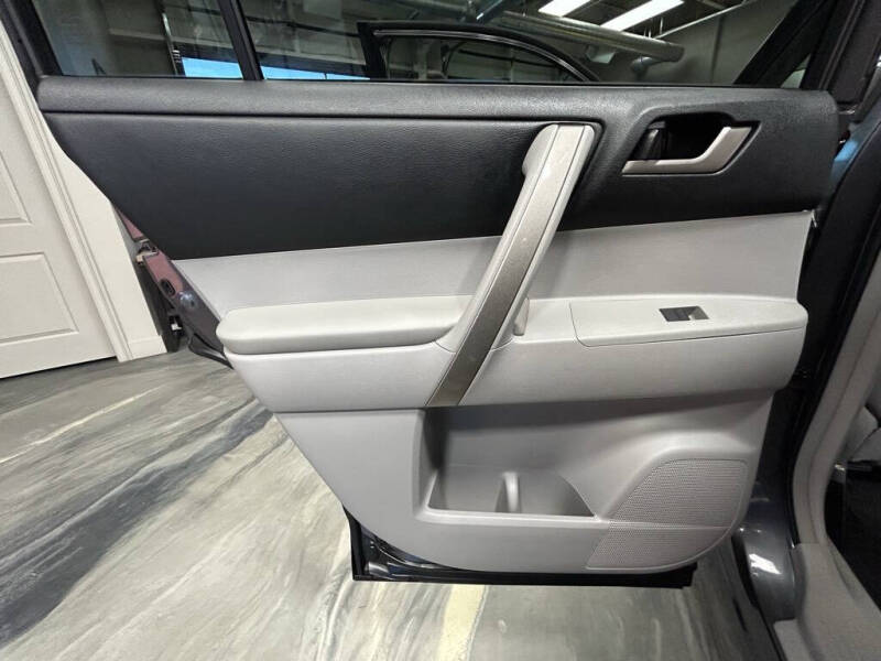 2011 Toyota Highlander SE