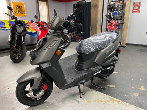 2024 Genuine Scooter Company Hooligan 170i for sale at SIEGFRIEDS MOTORWERX LLC in Lebanon PA