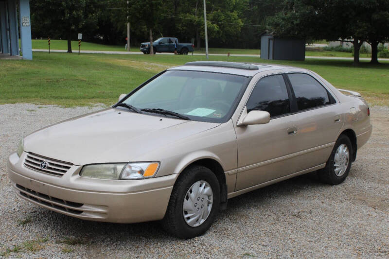 1999 Toyota Camry LE's photo
