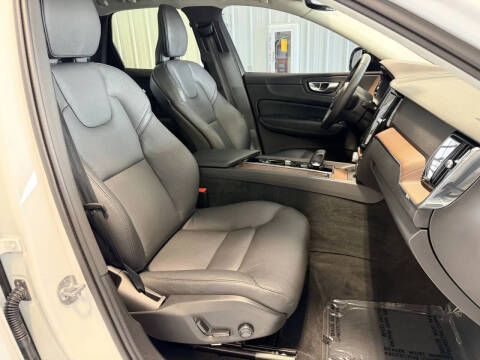 2024 Volvo XC60 B5 Plus Dark Theme