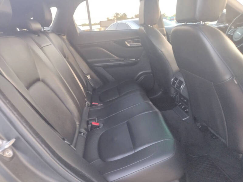 2018 Jaguar F-PACE 25t Premium